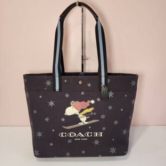 NWT Coach X Peanuts Tote 38 With Snoopy Ski Motif - Picture 1 of 4